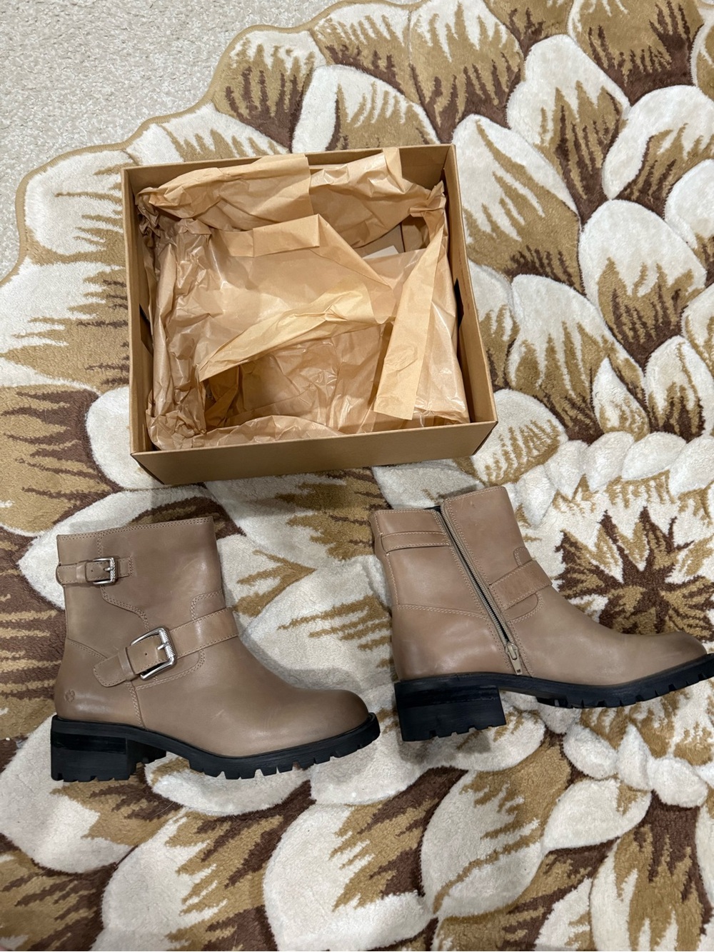 Lucky Brand Taini Biker Boots in a beige/silver cloud leather 10m - Picture 6 of 12
